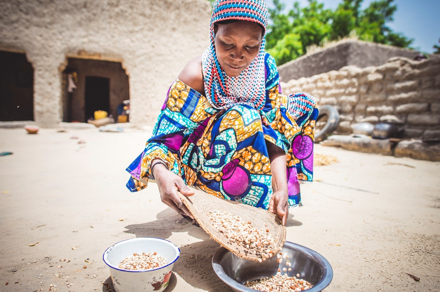 woman_with_grain_Sean_Sheridan_for_MercyCorps