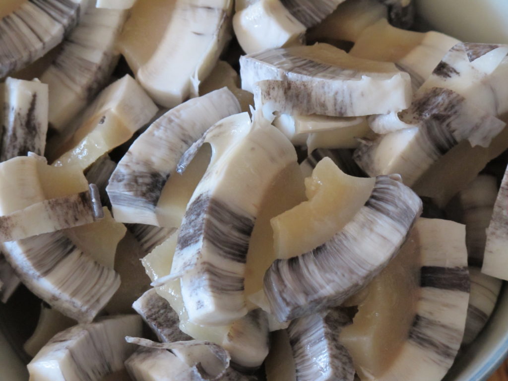 Muktuk is a traditional food in many Arctic communities. It is made from the skin and blubber of the bowhead whale, the beluga, or the narwhal. Photo: L. Risager/Flickr